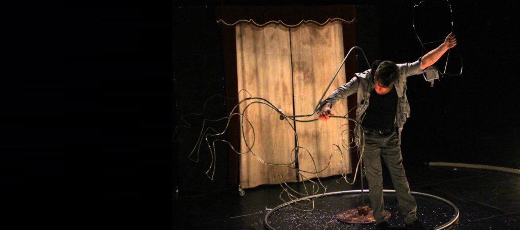 L'attirail - cirque d'objets par la Plaine de joie à la Manivelle Théâtre